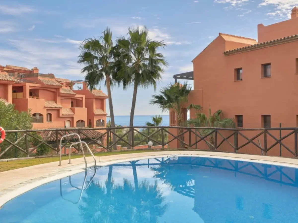 Penthouse for sale in Estepona — photo 1