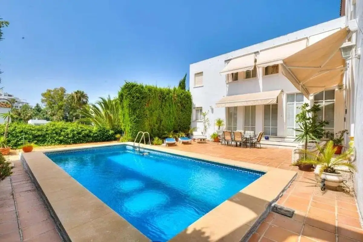 Detached Villa for sale in Nueva Andalucía — photo 1