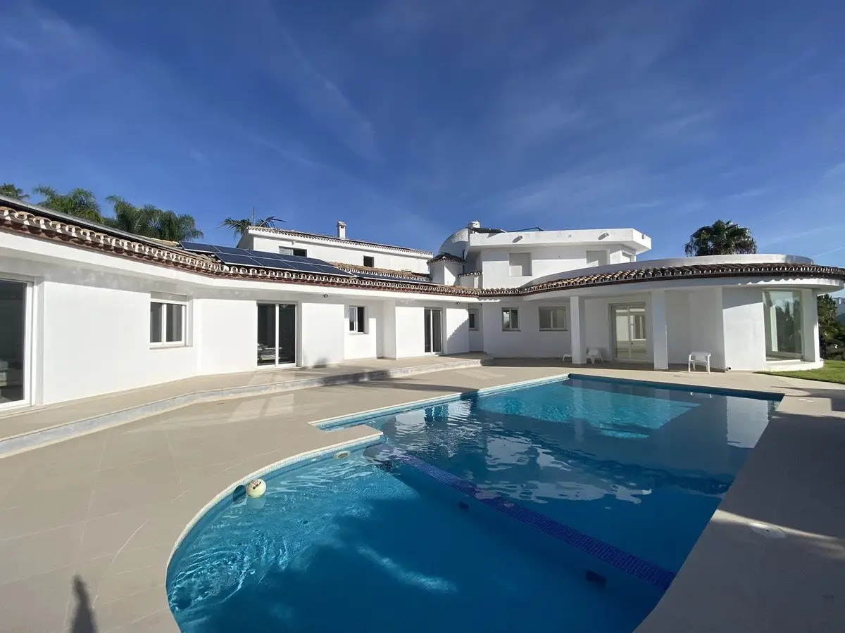 Detached Villa for sale in El Paraiso — photo 1