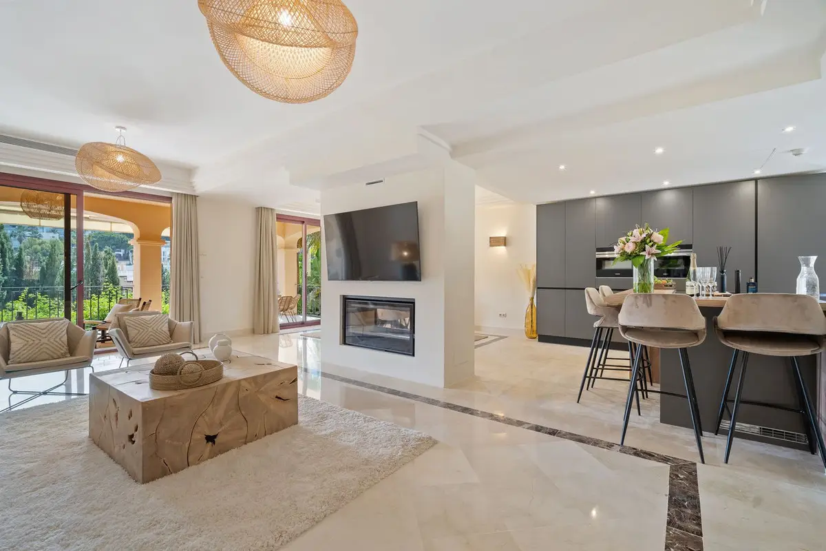 Semi-Detached House for sale in Puerto Banús — photo 1