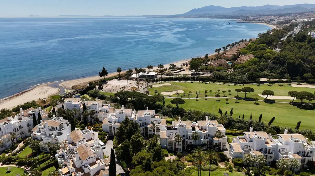 Ground Floor Apartment for sale in Los Monteros — photo 1