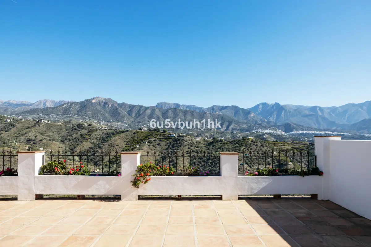 Detached Villa for sale in Torrox — photo 1