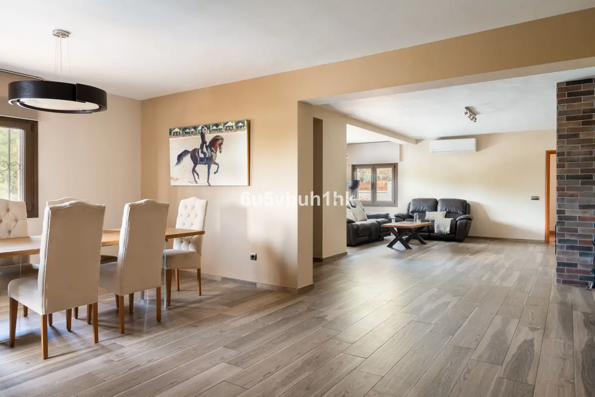 Villa independiente en venta en Benalmádena — foto 1