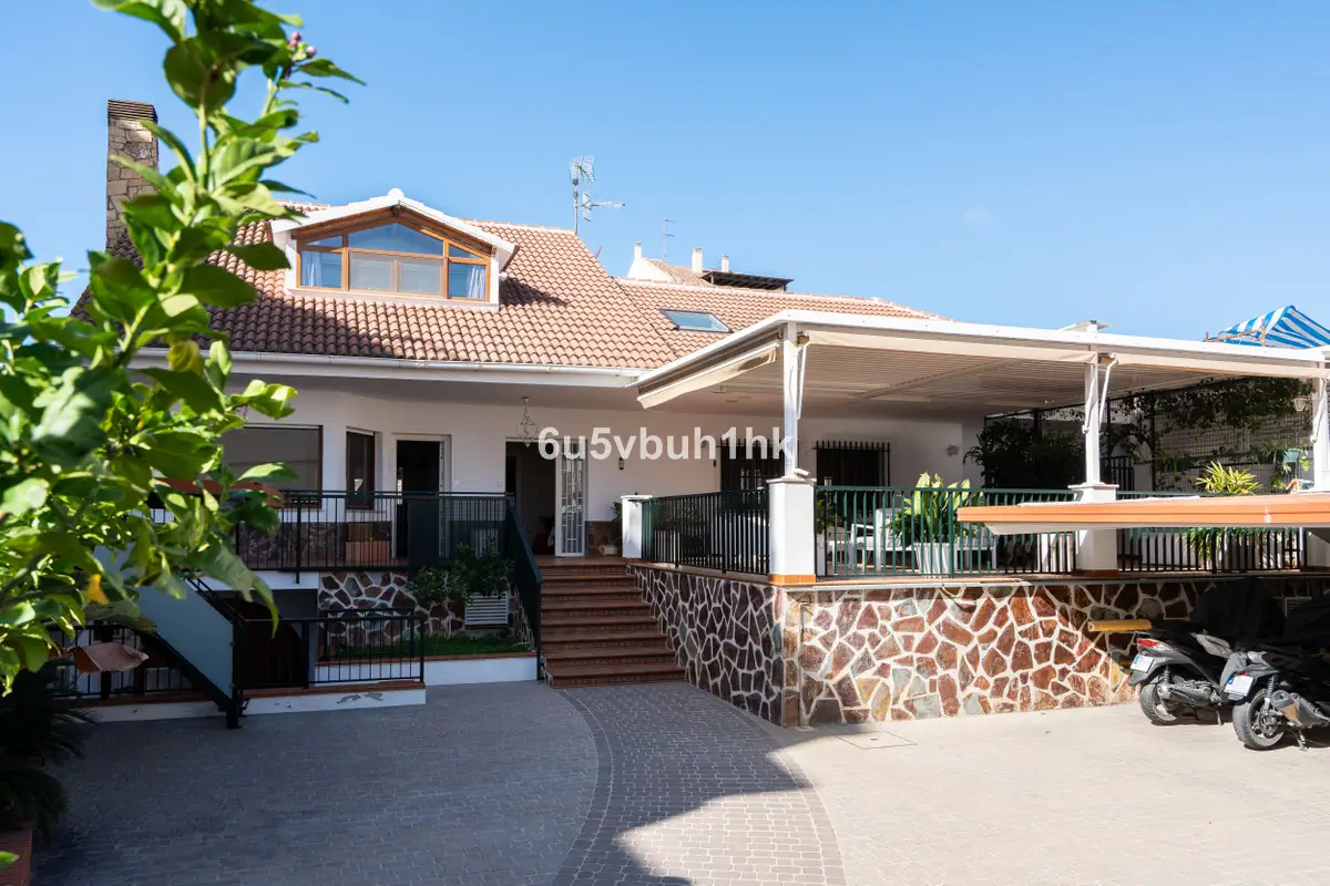 Townhouse for sale in Vélez-Málaga — photo 1