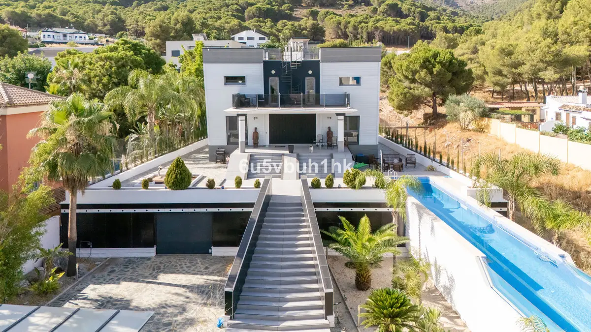 Detached Villa for sale in Alhaurín de la Torre — photo 1