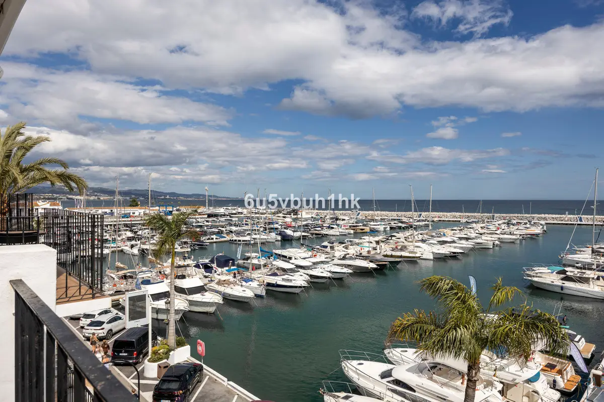 Penthouse for sale in Puerto Banús — photo 1