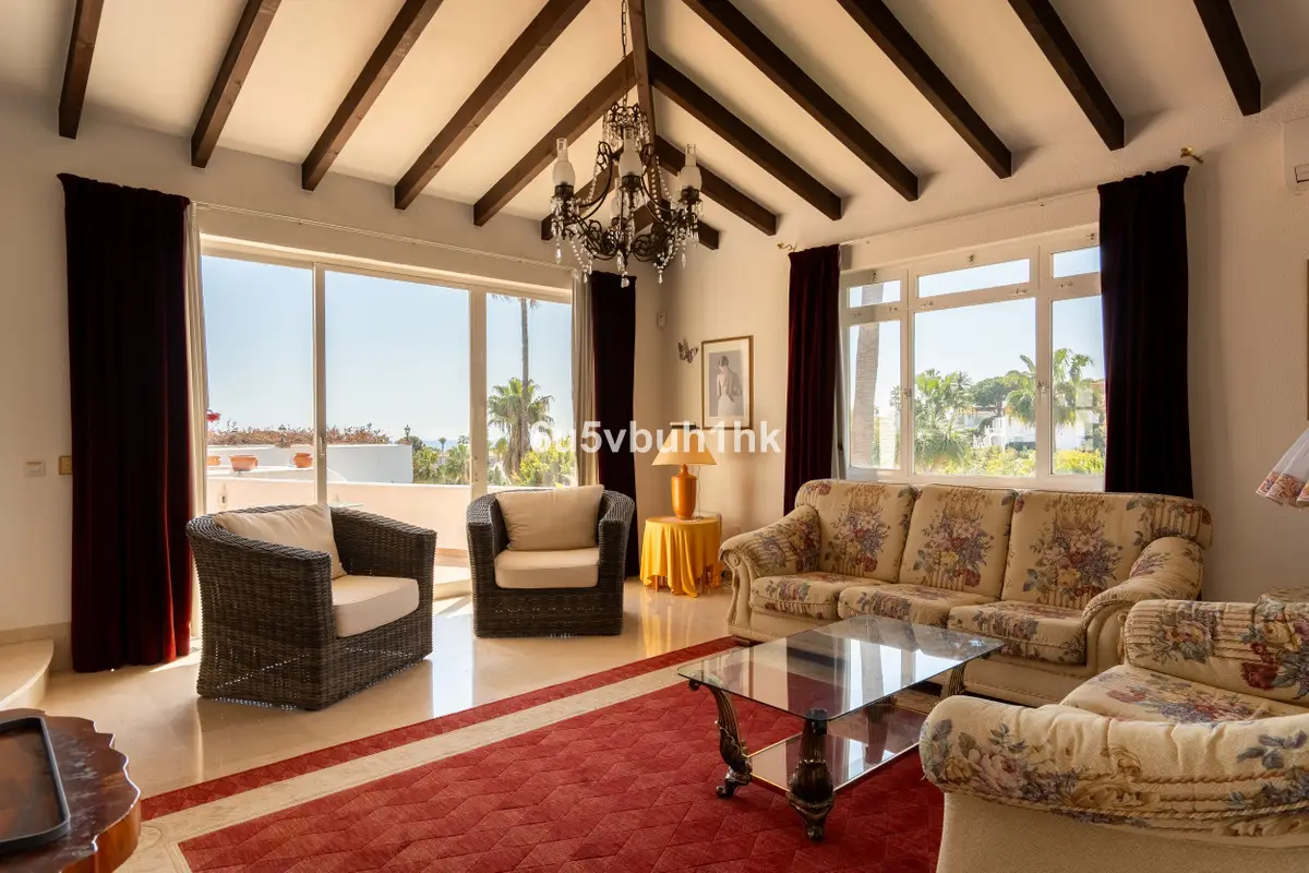 Detached Villa for sale in Calahonda — photo 1