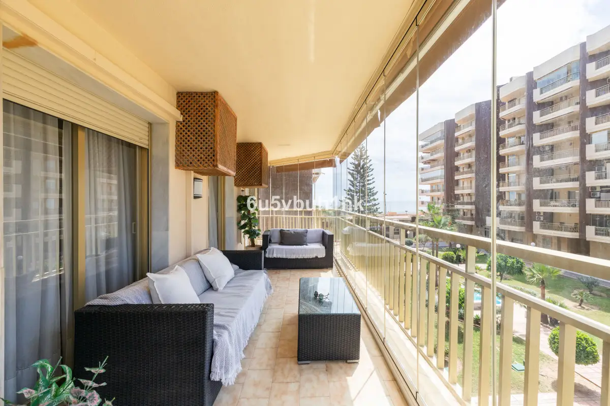Middle Floor Apartment for sale in Fuengirola — photo 1