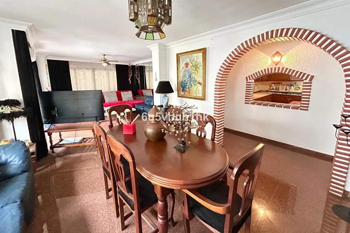 Middle Floor Apartment for sale in Fuengirola — photo 1