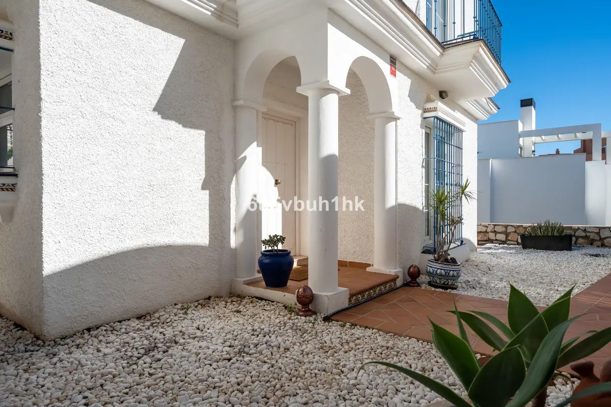 Detached Villa for sale in Fuengirola — photo 1