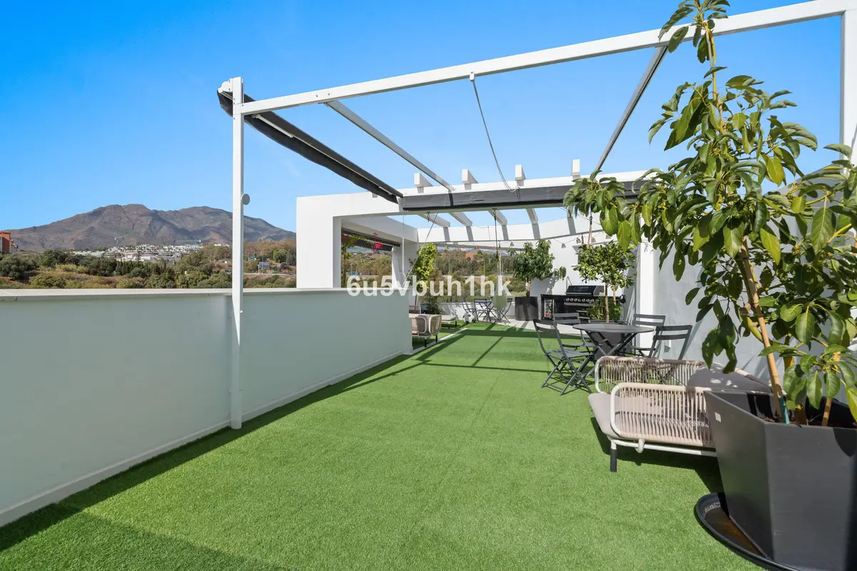 Penthouse for sale in Estepona — photo 1