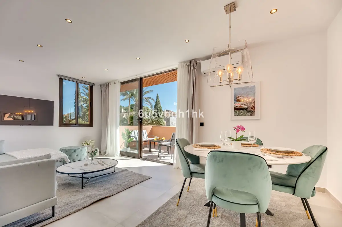 Middle Floor Apartment for sale in Estepona — photo 1