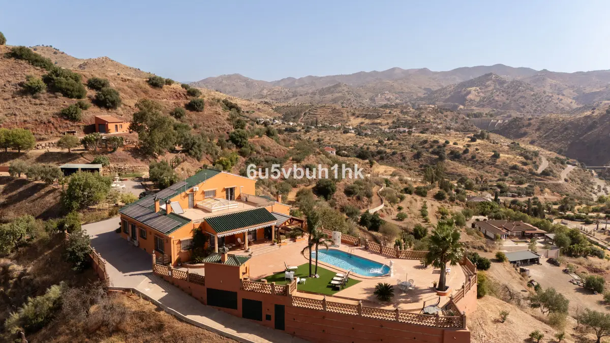 Finca - Cortijo for sale in Almogía — photo 1