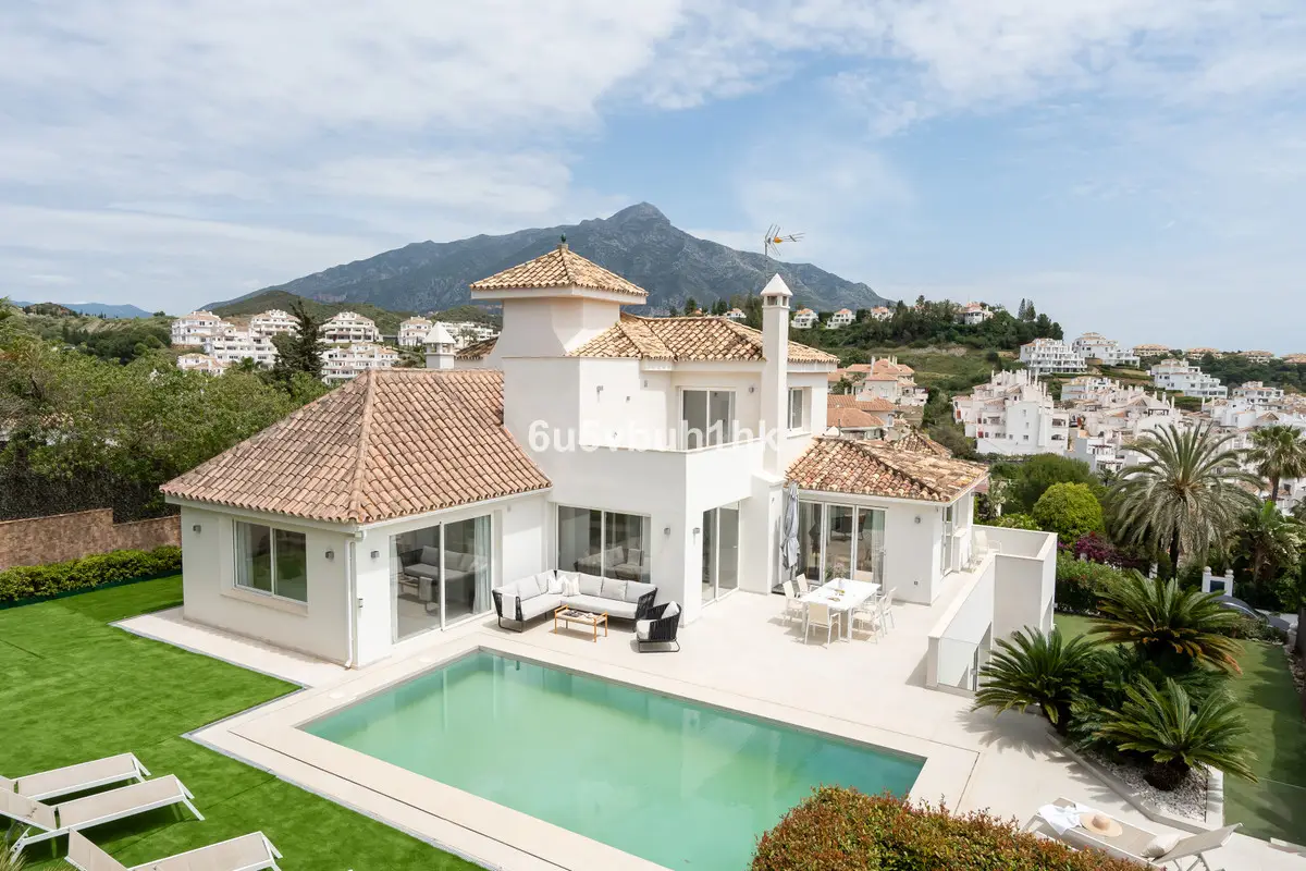 Townhouse for sale in Marbella — photo 1