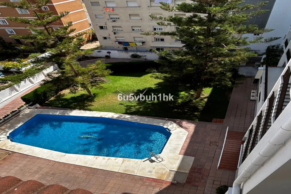 Middle Floor Apartment for sale in Fuengirola — photo 1