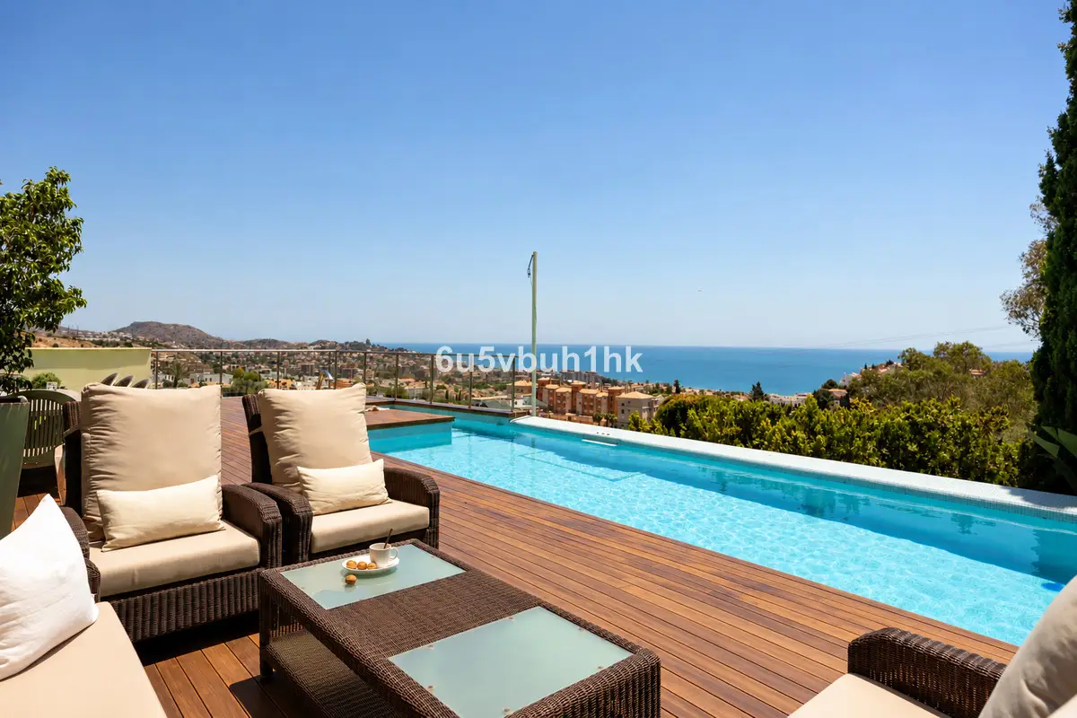 Detached Villa for sale in Málaga — photo 1