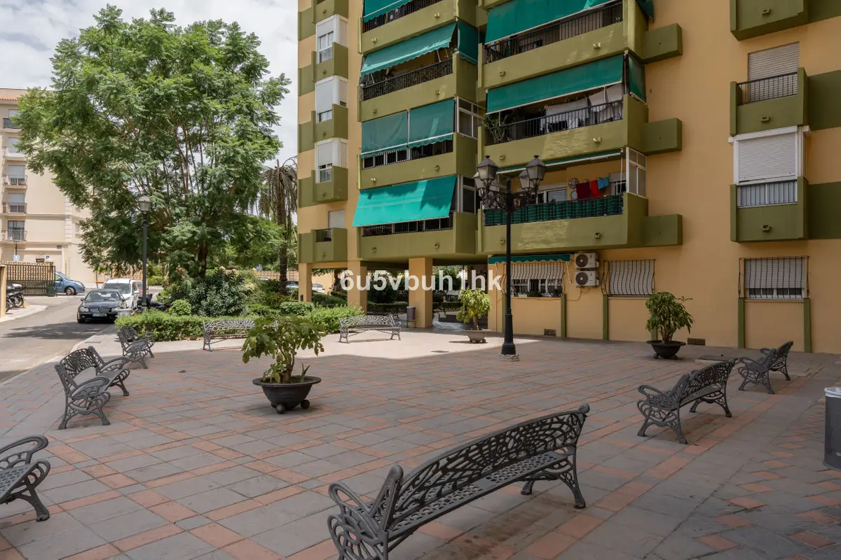 Middle Floor Apartment for sale in Fuengirola — photo 1