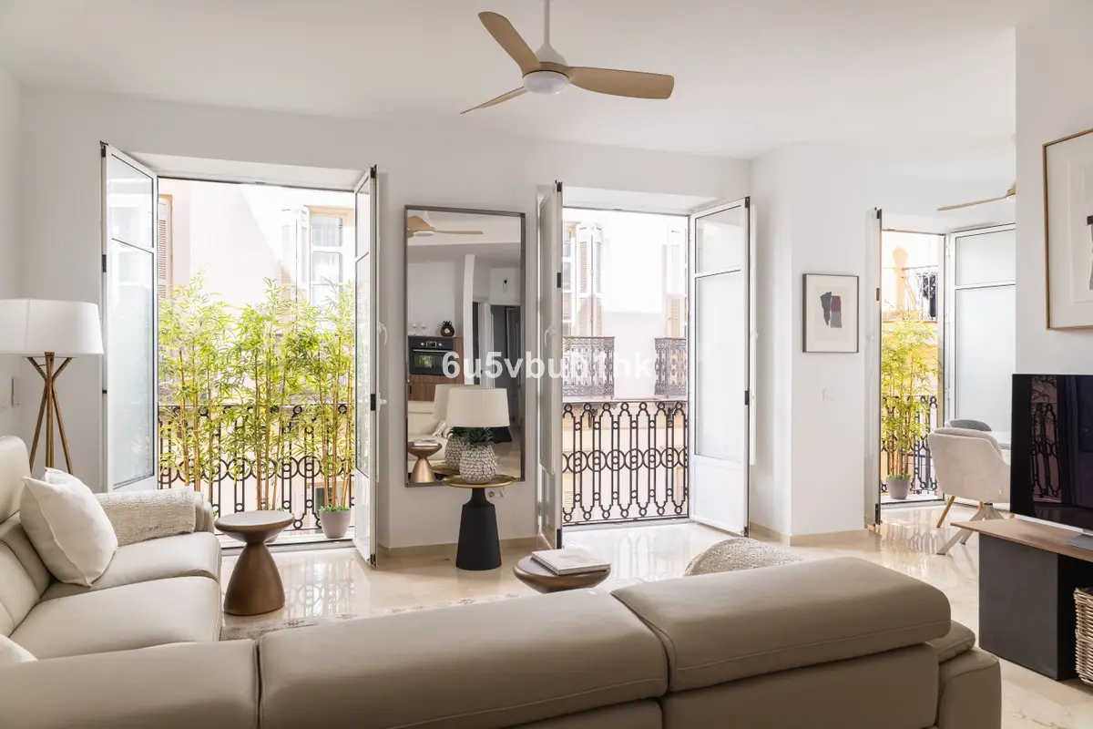 Middle Floor Apartment for sale in Málaga — photo 1