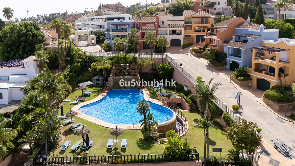 Townhouse for sale in Nueva Andalucía — photo 1