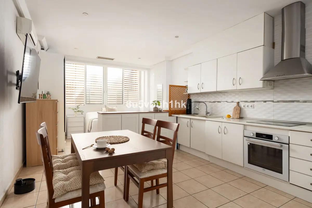 Middle Floor Apartment for sale in Fuengirola — photo 1