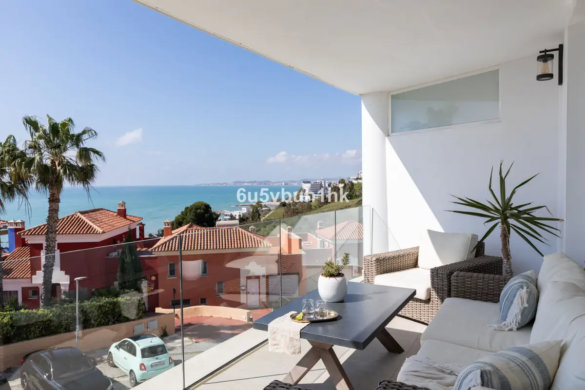 Middle Floor Apartment for sale in Torrequebrada — photo 1