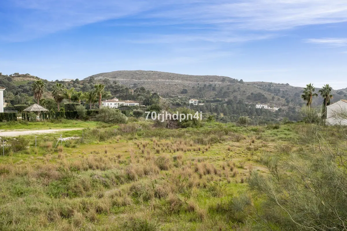 Land for sale in Benahavís — photo 1