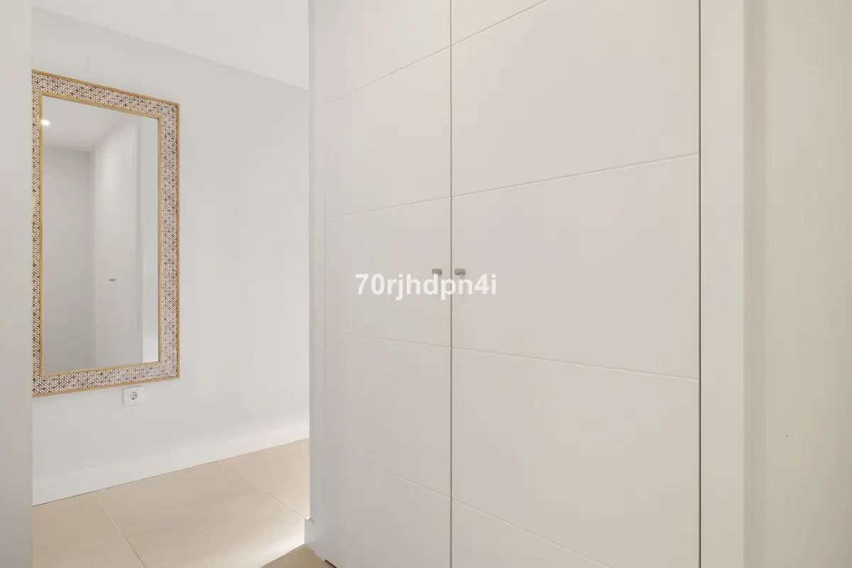 Middle Floor Apartment for sale in Estepona — photo 1