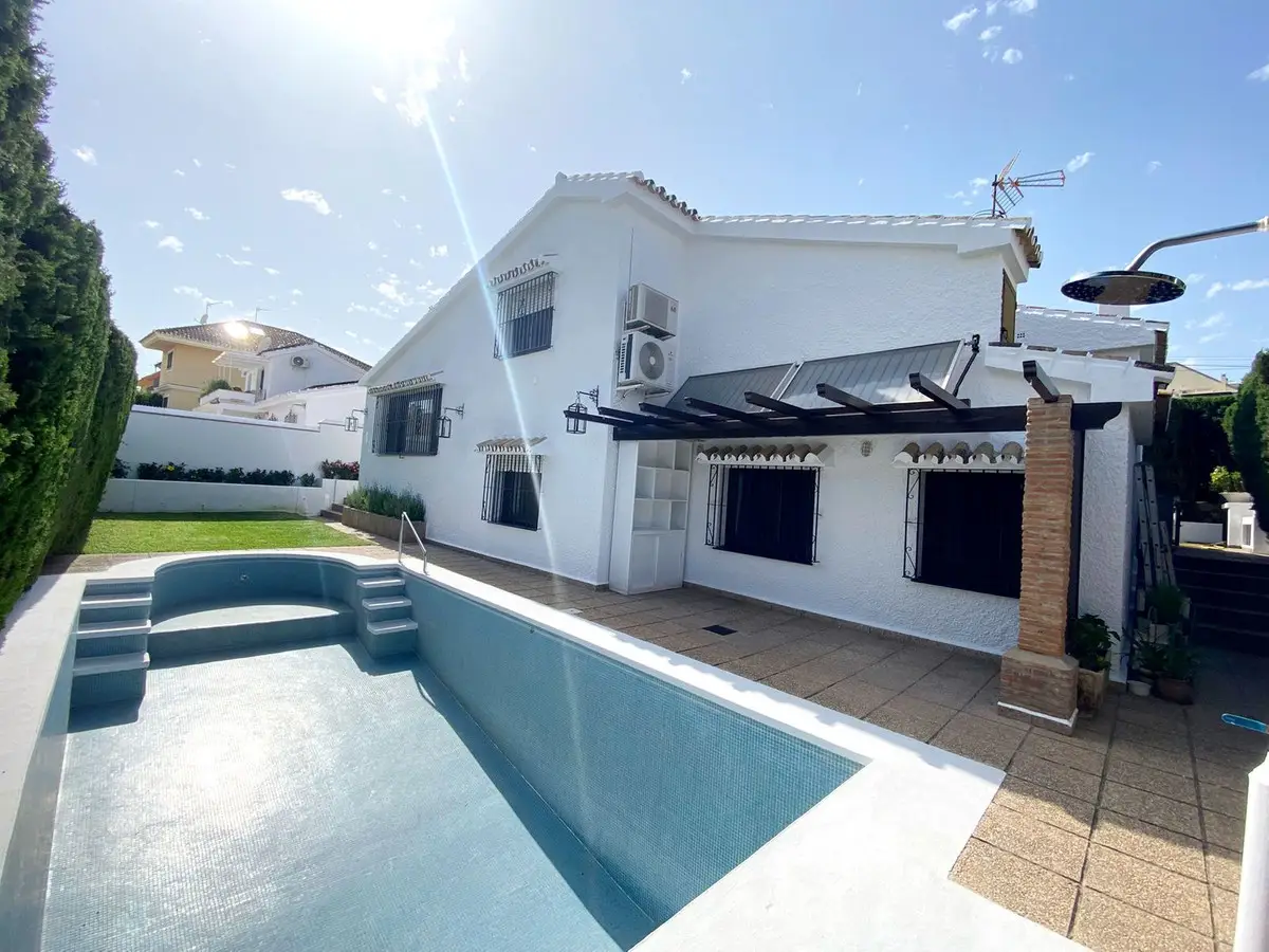 Detached Villa for sale in Fuengirola — photo 1