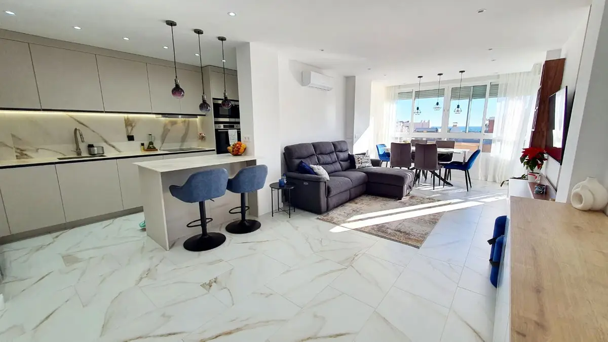 Middle Floor Apartment for sale in Fuengirola — photo 1