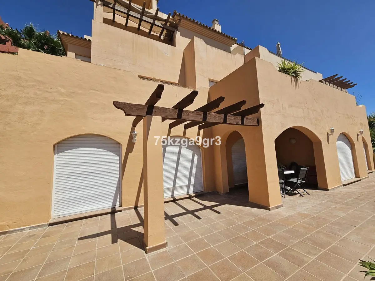 Ground Floor Apartment for sale in Calahonda — photo 1