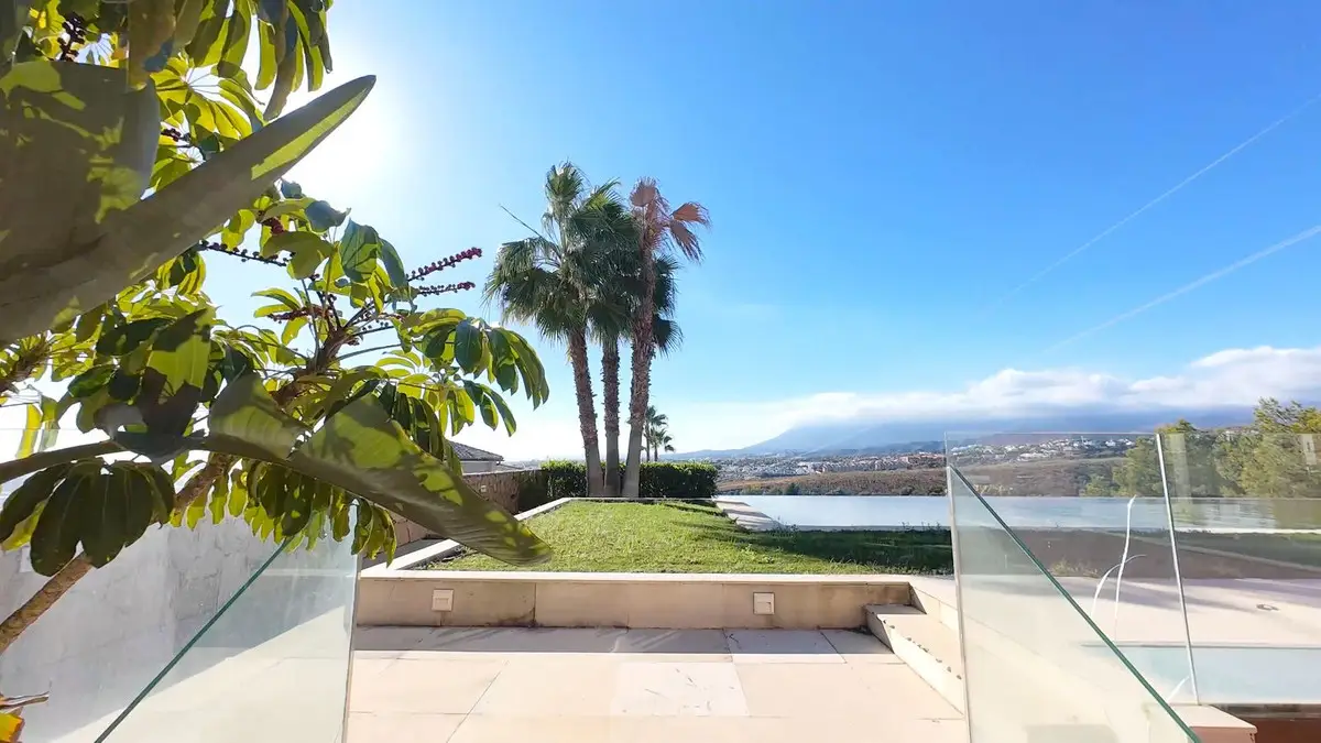 Detached Villa for sale in El Paraiso — photo 1
