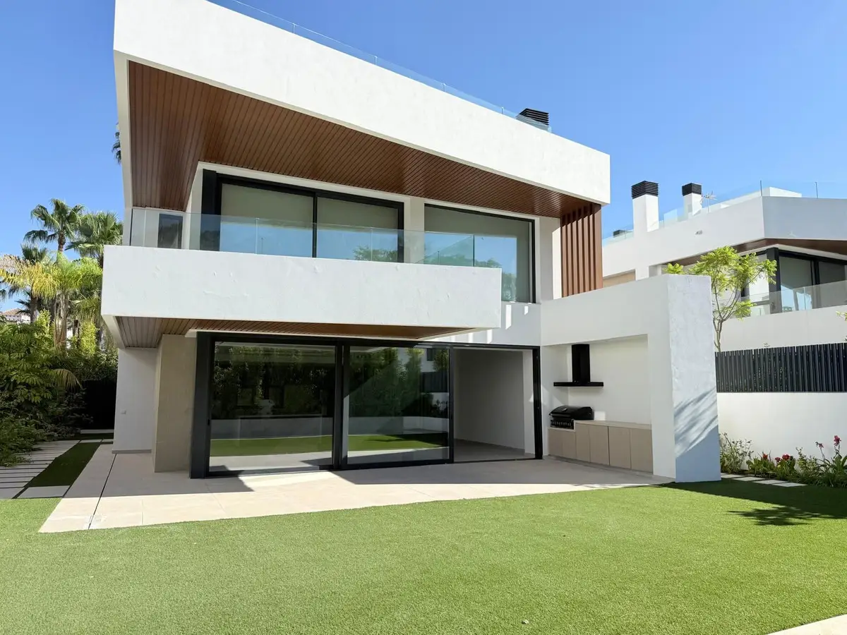 Detached Villa for sale in Puerto Banús — photo 1
