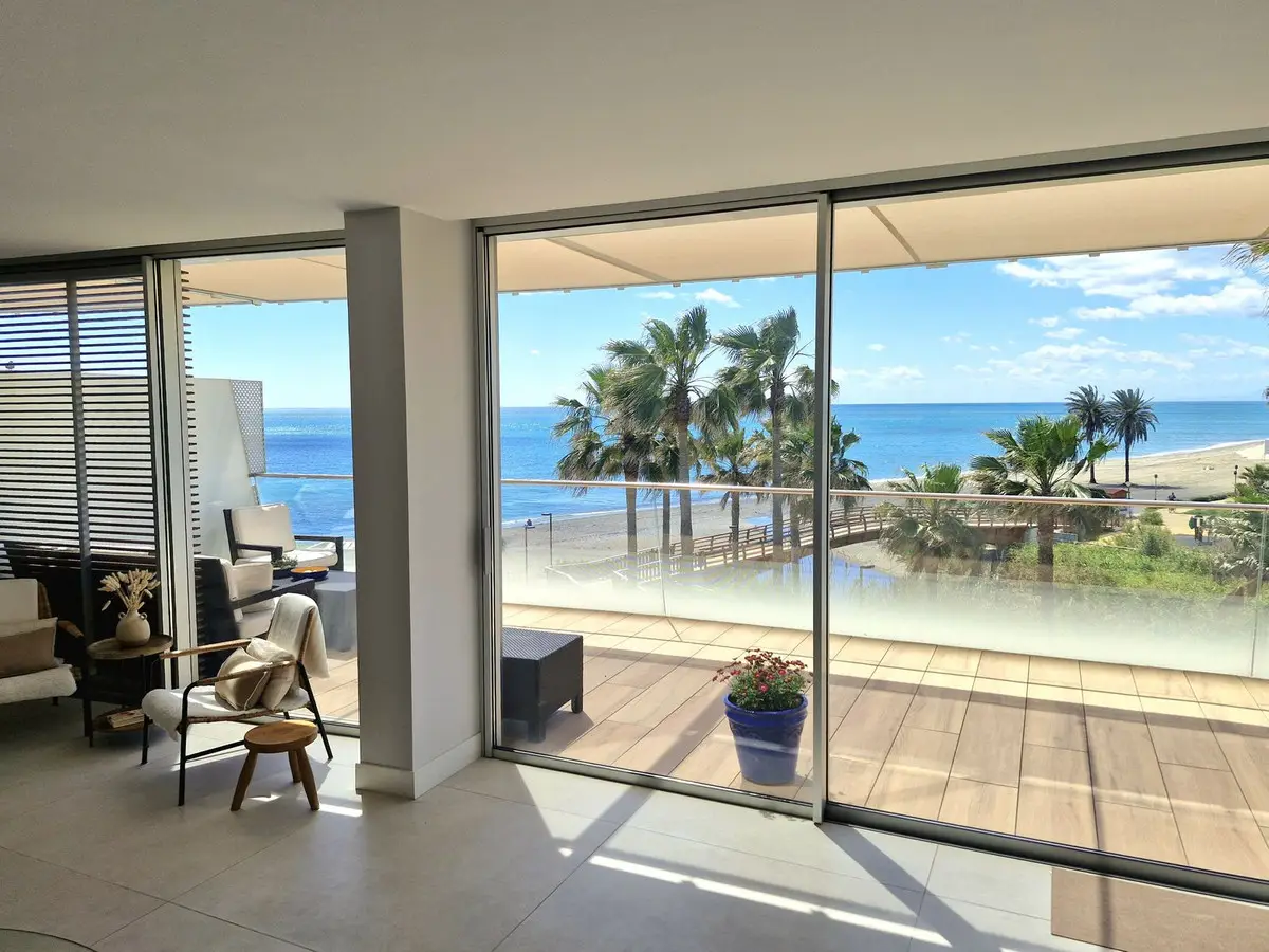 Middle Floor Apartment for sale in Estepona — photo 1