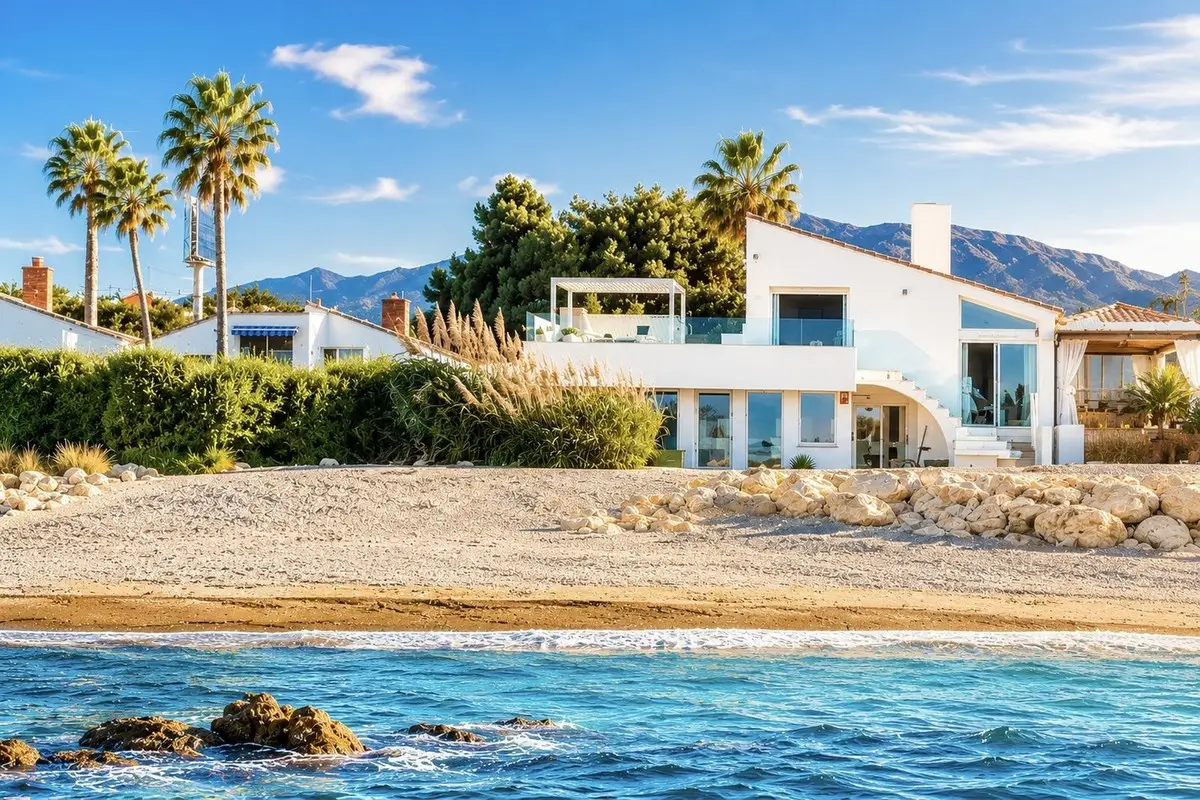 Semi-Detached House for sale in Estepona — photo 1