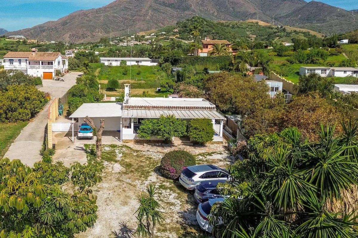 Detached Villa for sale in Estepona — photo 1