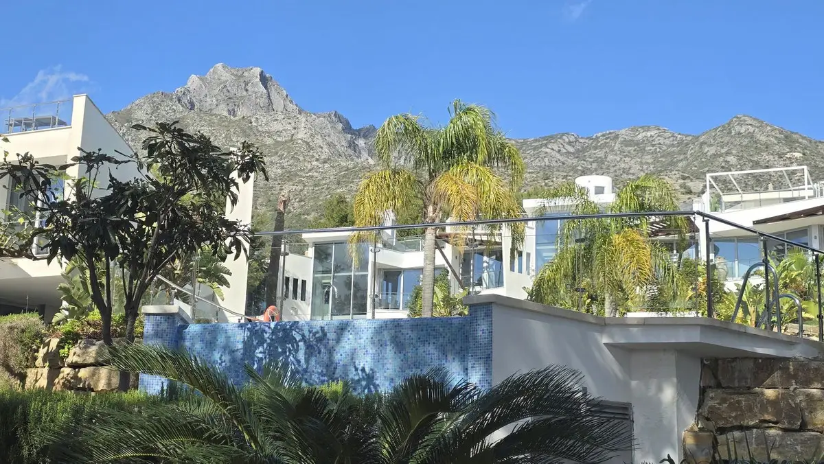 Semi-Detached House for sale in The Golden Mile — photo 1