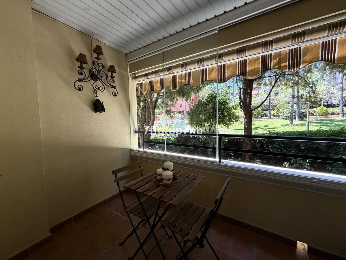 Middle Floor Apartment for sale in Estepona — photo 1