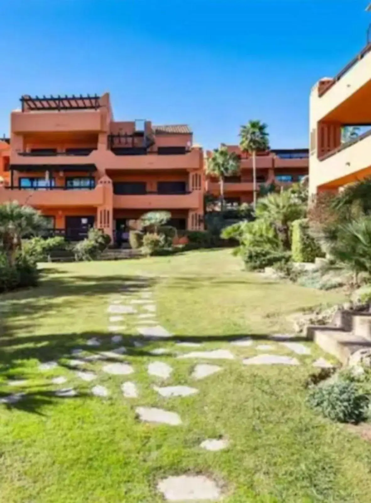 Ground Floor Apartment for sale in Estepona — photo 1