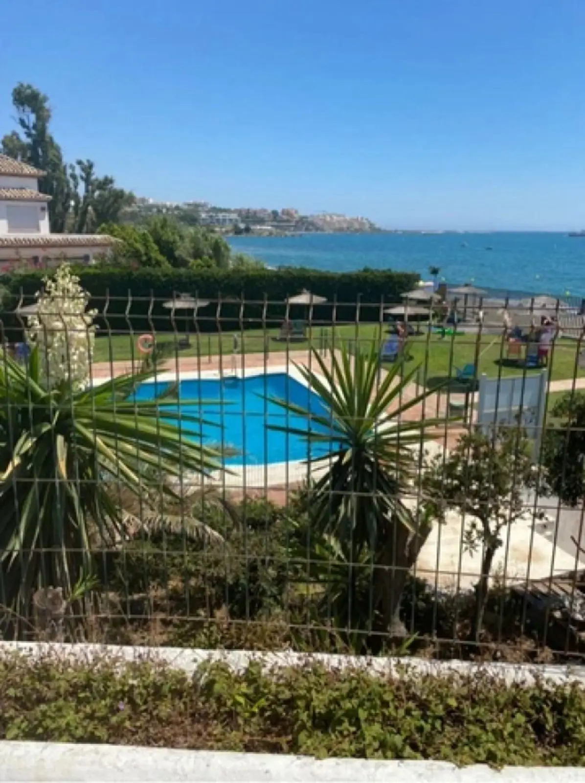 Middle Floor Apartment for sale in Estepona — photo 1