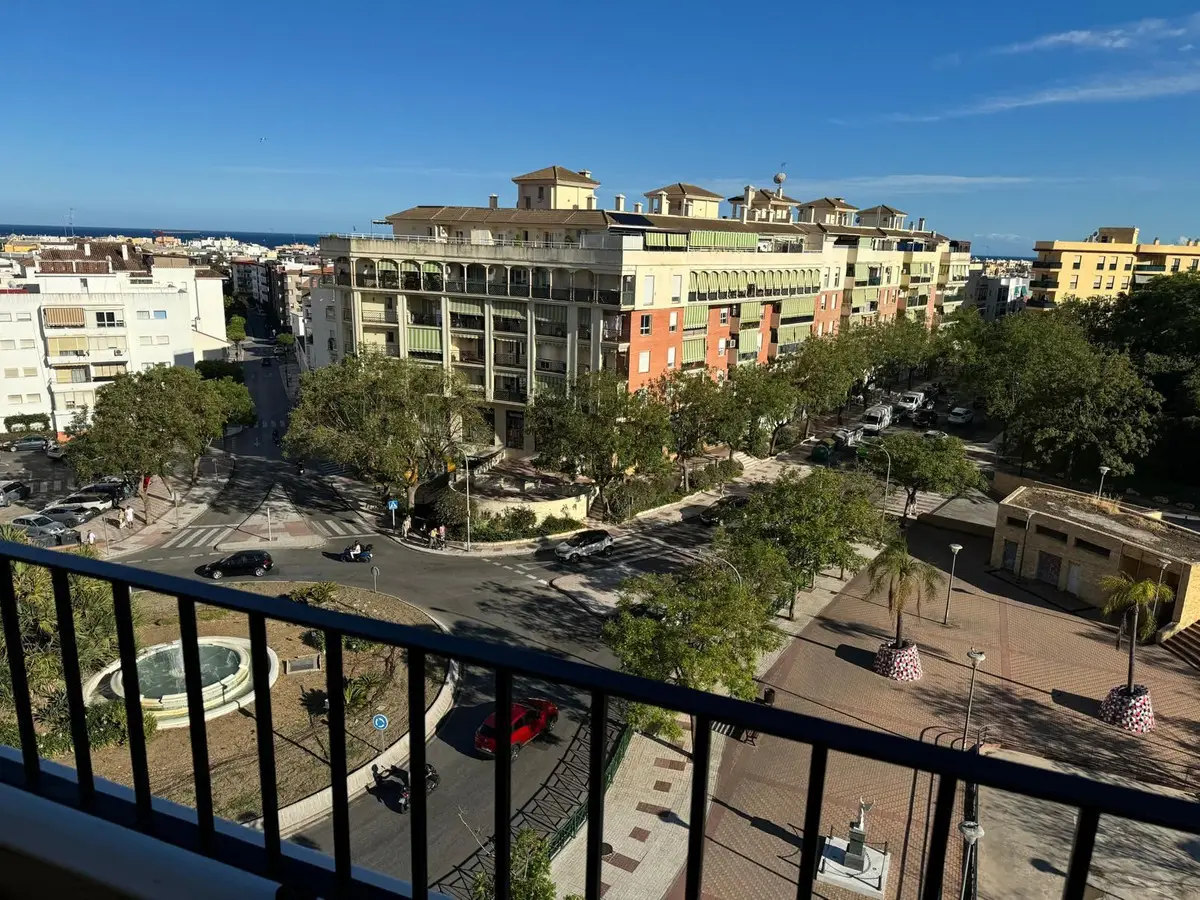 Middle Floor Apartment for sale in Estepona — photo 1
