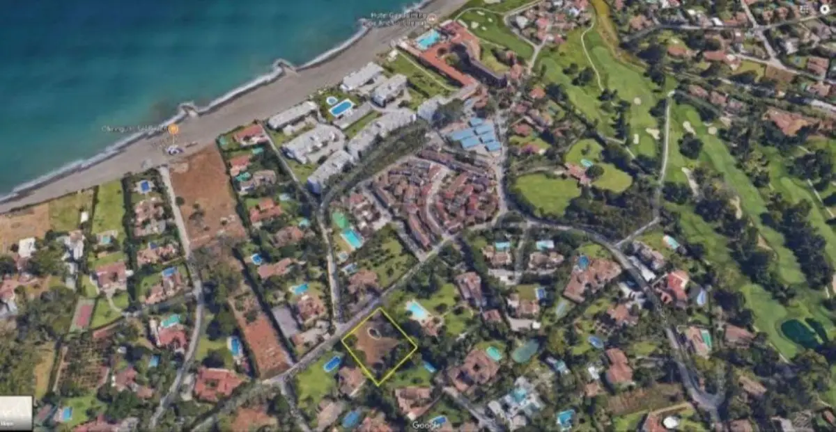 Residential Plot for sale in Guadalmina Baja — photo 1