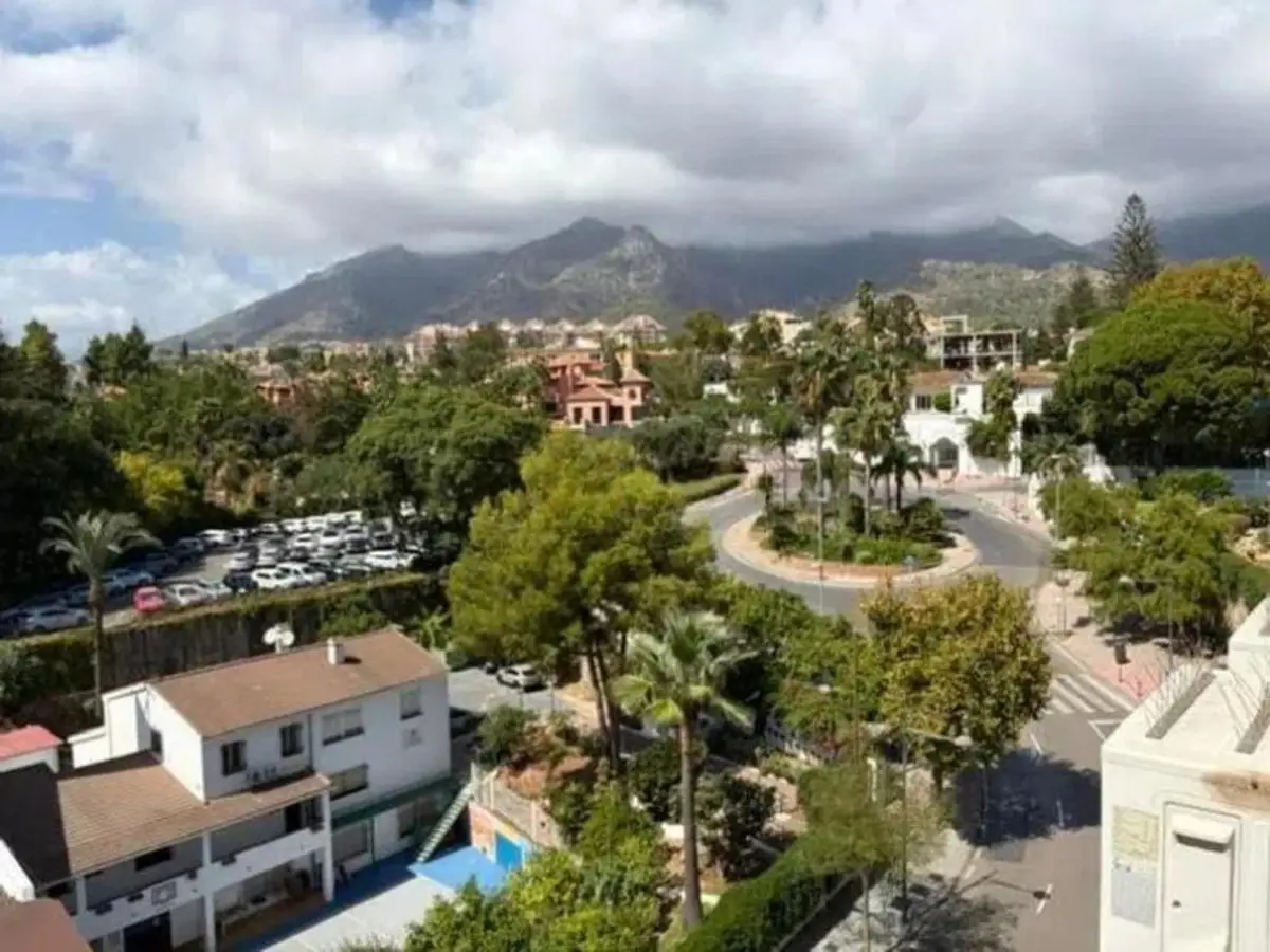 Middle Floor Apartment for sale in Marbella — photo 1