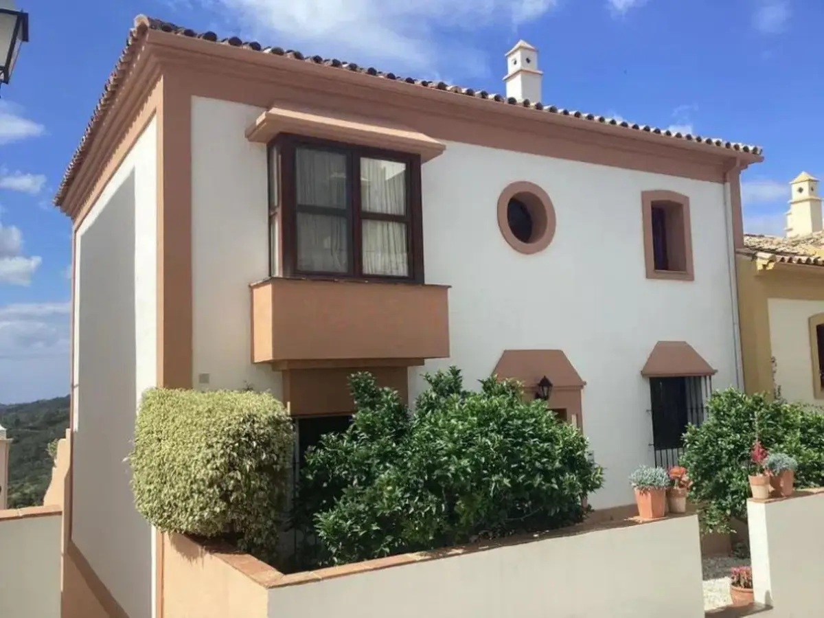 Townhouse for sale in Benahavís — photo 1
