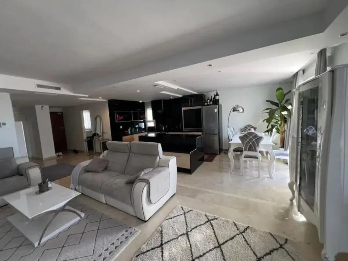 Middle Floor Apartment for sale in Nueva Andalucía — photo 1