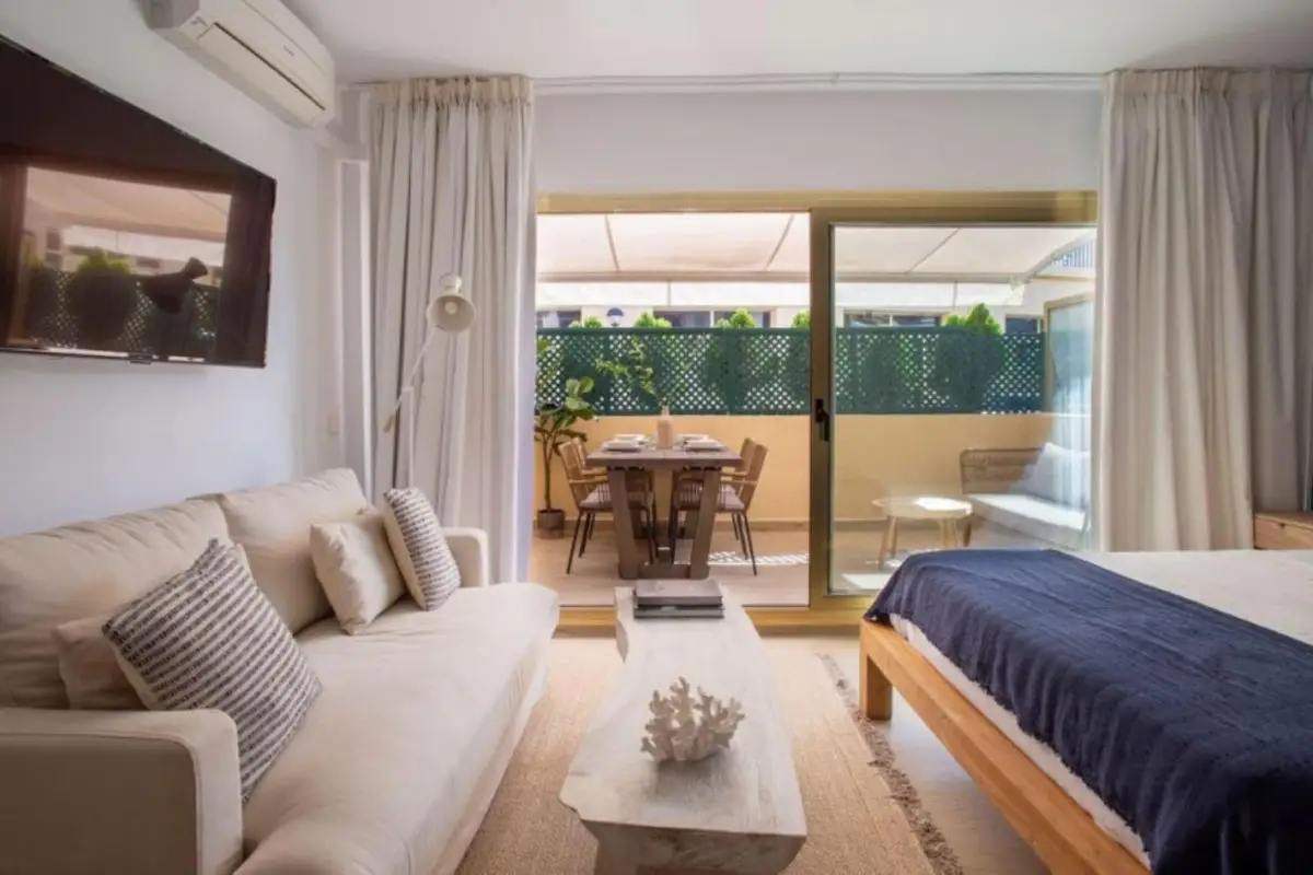 Ground Floor Apartment for sale in Elviria — photo 1