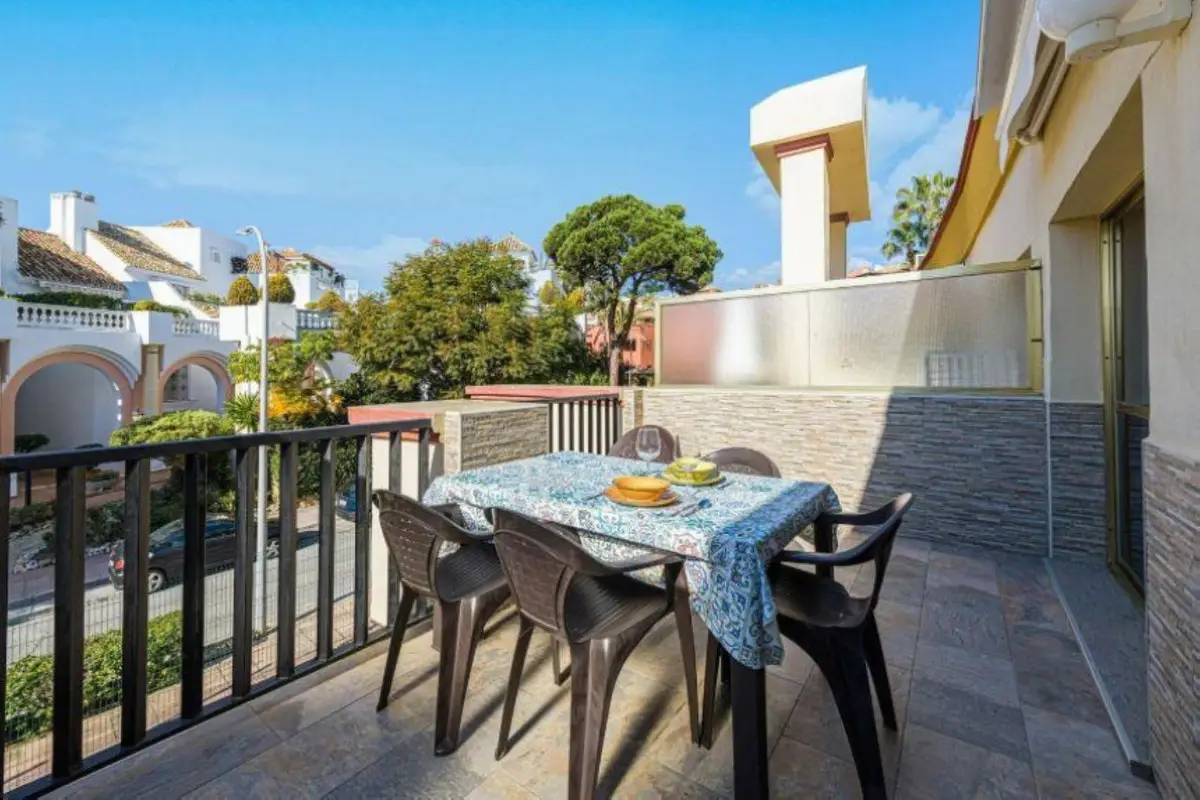 Ground Floor Apartment for sale in Elviria — photo 1
