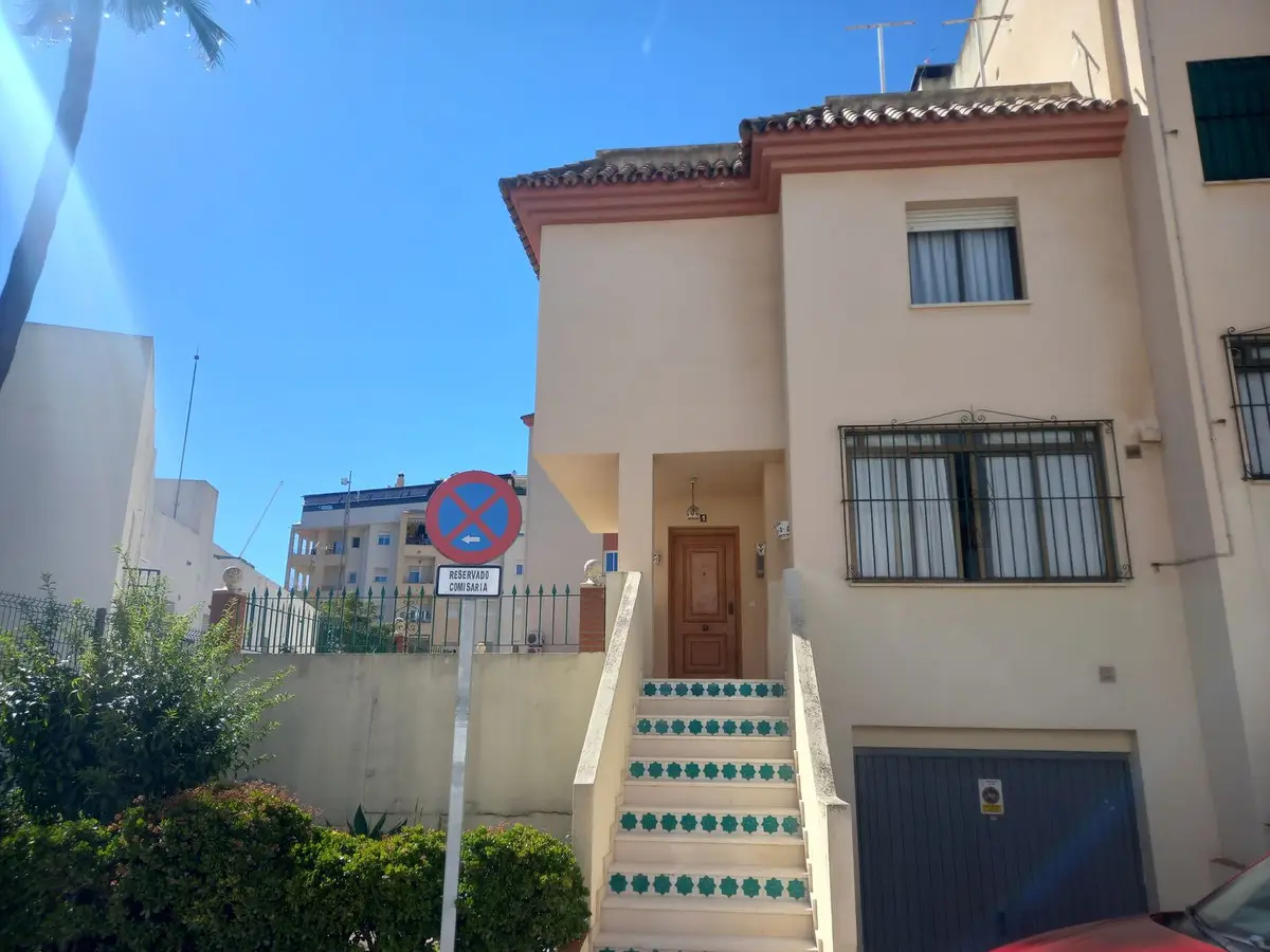 Semi-Detached House for sale in Estepona — photo 1
