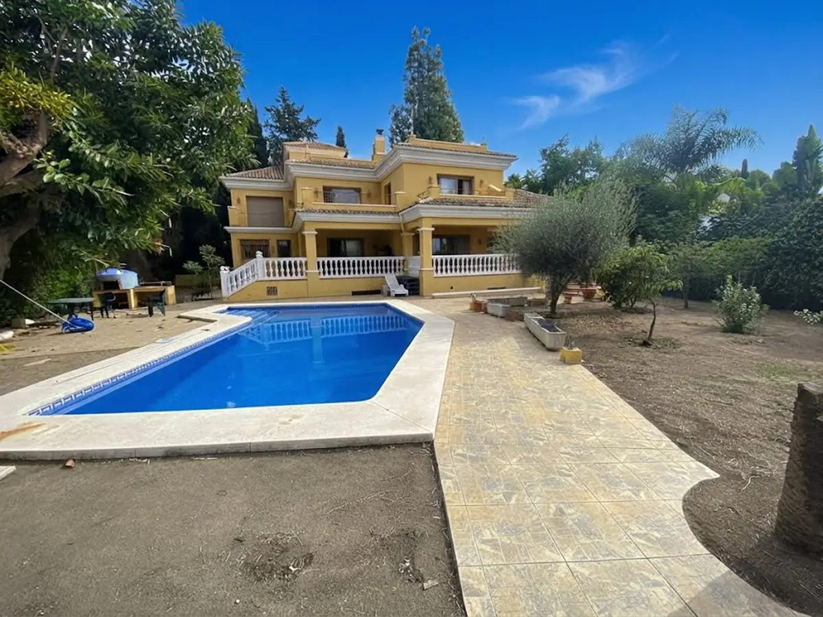 Detached Villa for sale in Nueva Andalucía — photo 1