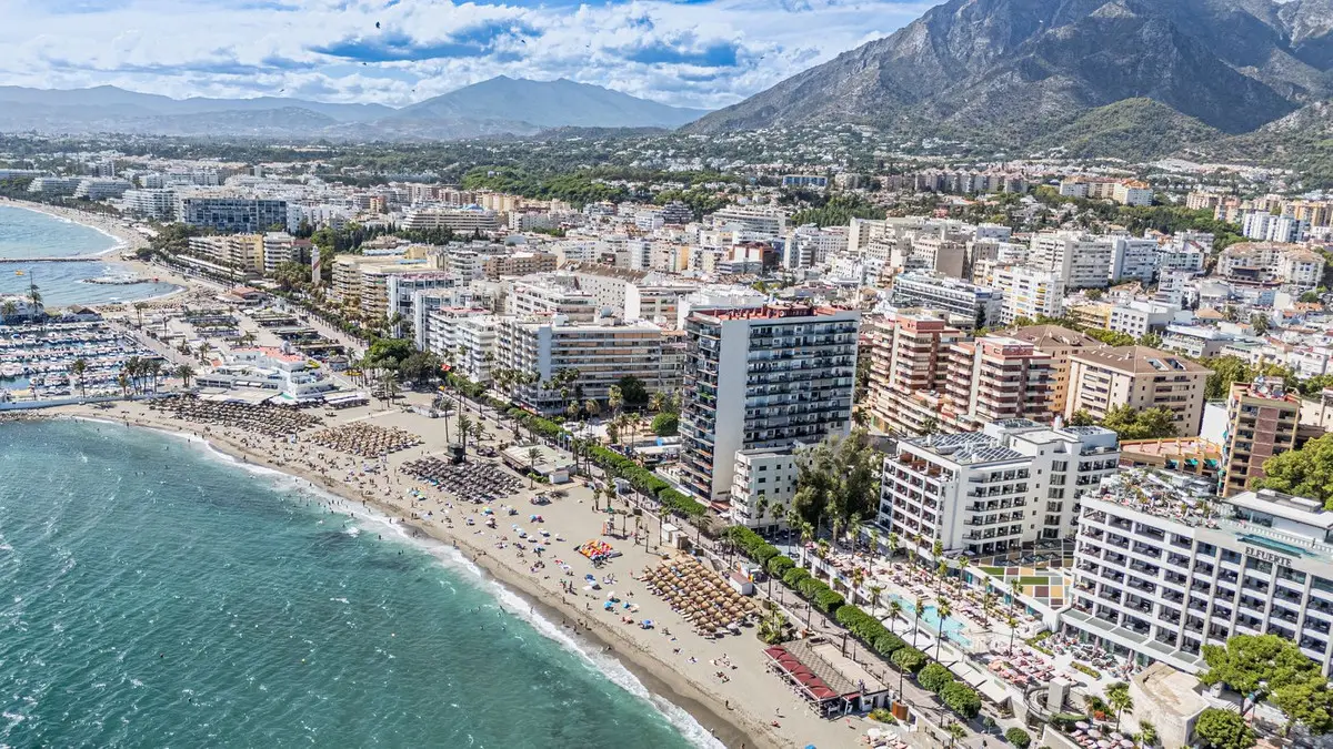 Apartamento en planta intermedia en venta en Marbella — foto 1