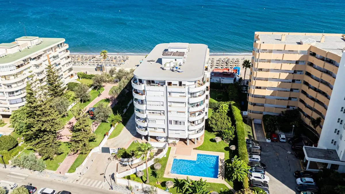 Middle Floor Apartment for sale in Fuengirola — photo 1